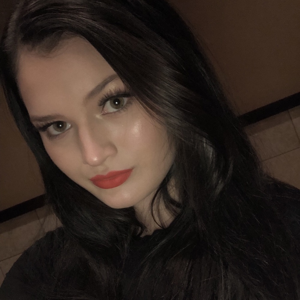 Meet your Posher, Mia